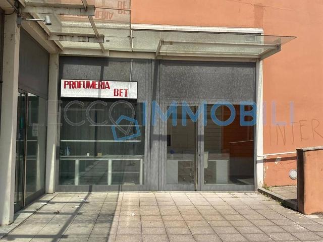 Locale Commerciale in vendita a Germanedo, Lecco