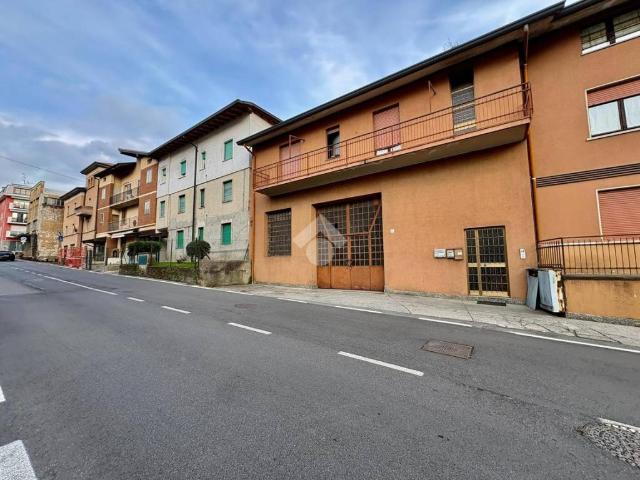 Locale Commerciale in vendita a Leffe, Lombardia