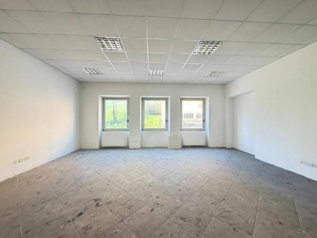 Locale Commerciale in vendita a Leffe, Lombardia
