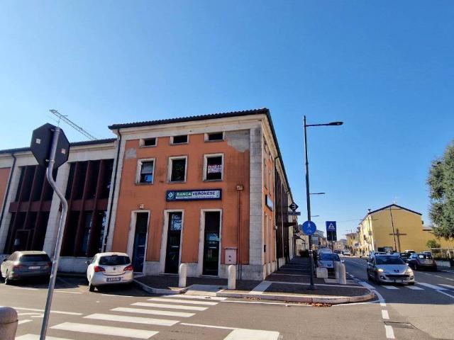 Locale Commerciale in vendita a Legnago, Veneto