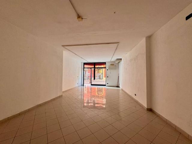 Locale Commerciale in vendita a Legnago, Veneto