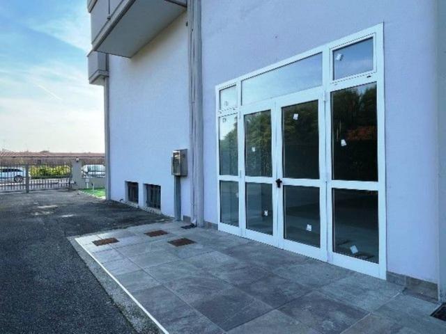 Locale Commerciale in vendita a Legnago, Veneto