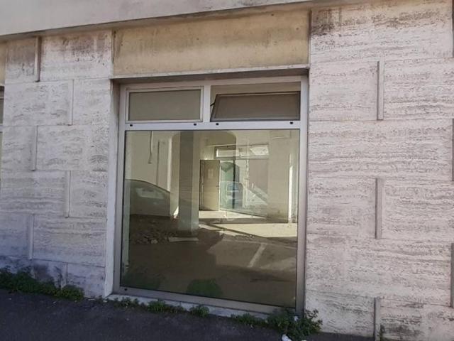 Locale Commerciale in vendita a Legnago, Veneto
