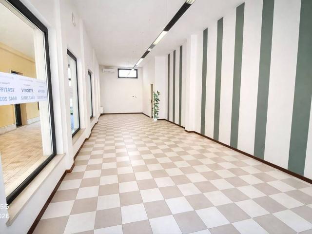 Locale Commerciale in vendita a Legnago, Veneto