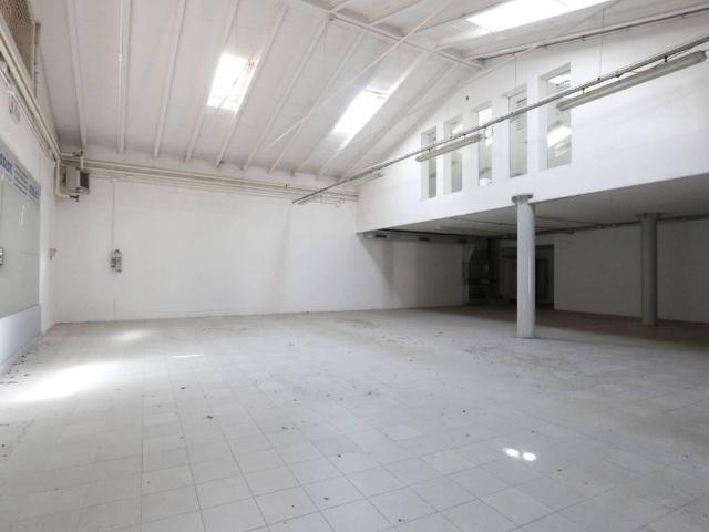 Locale Commerciale in vendita a Legnago, Verona