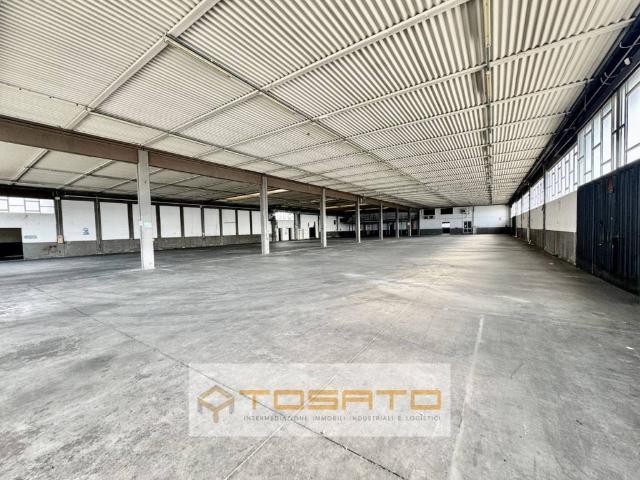 Locale Commerciale in vendita a Legnago, Veneto