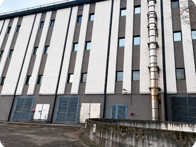 Locale Commerciale in vendita a Oltresempione, Legnano