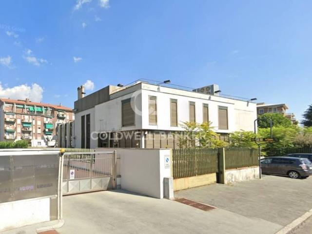 Locale Commerciale in vendita a Oltresempione, Legnano