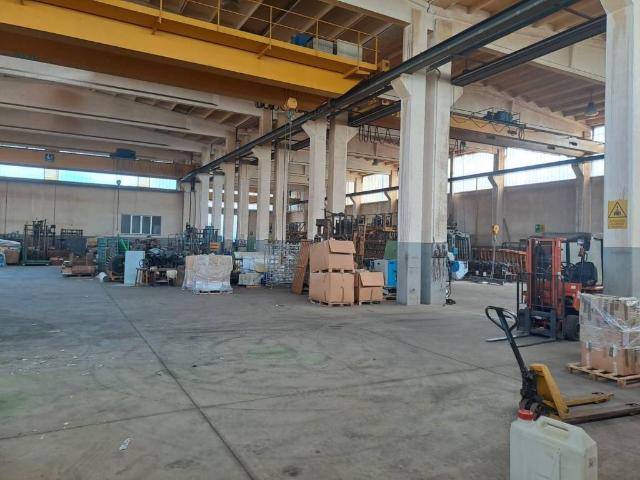 Locale Commerciale in vendita a San Giorgio Su Legnano, Lombardia