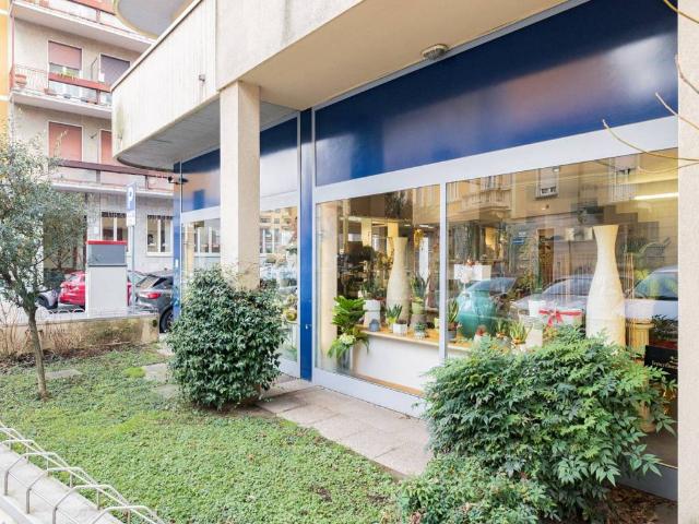 Locale Commerciale in vendita a Oltresempione, Legnano