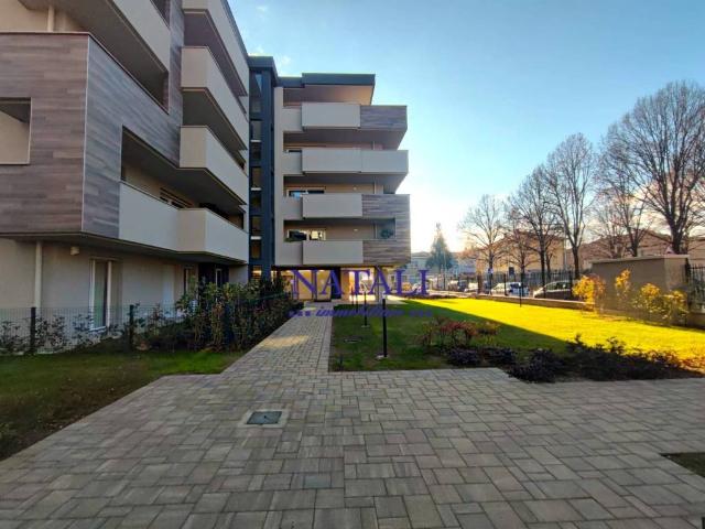 Locale Commerciale in vendita a Oltrestazione, Legnano