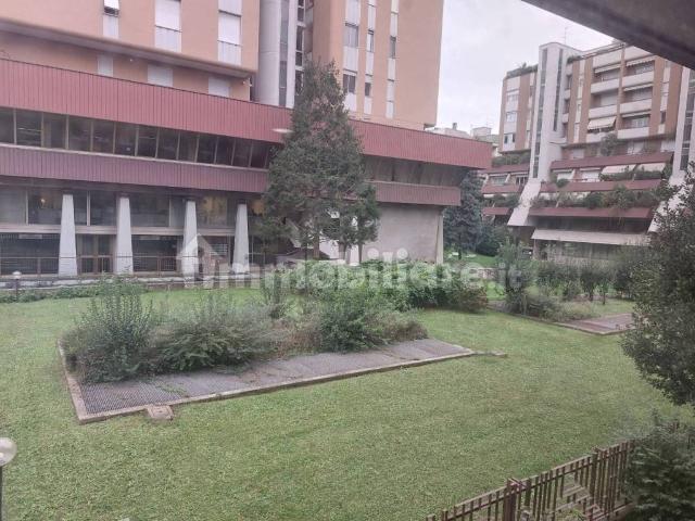Locale Commerciale in vendita a Oltresempione, Legnano