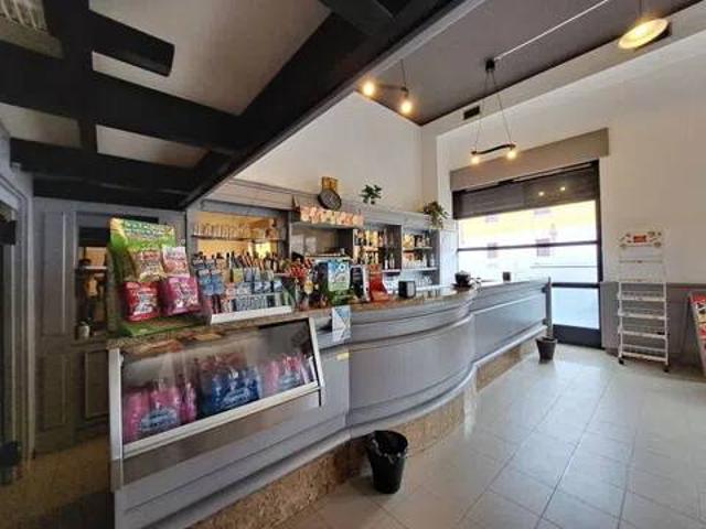 Locale Commerciale in vendita a Oltresempione, Legnano