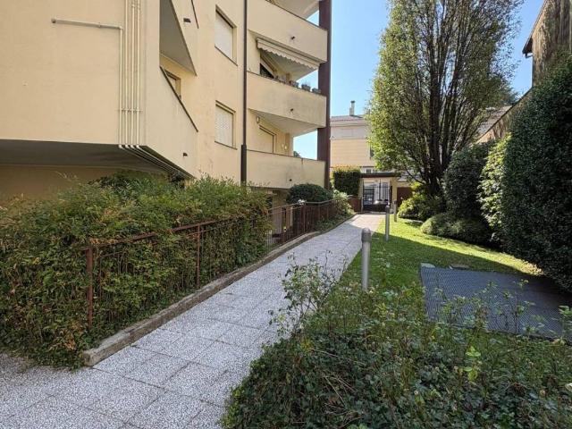 Locale Commerciale in vendita a Oltresempione, Legnano