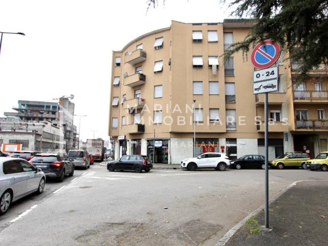 Locale Commerciale in vendita a Oltresempione, Legnano