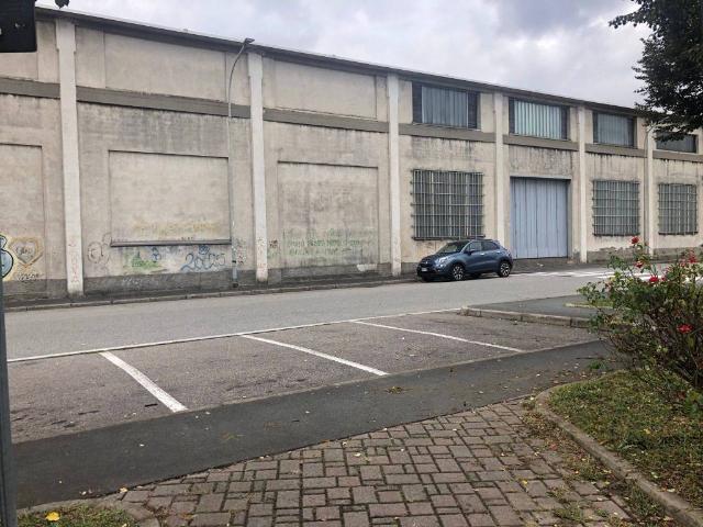 Locale Commerciale in vendita a Oltresempione, Legnano