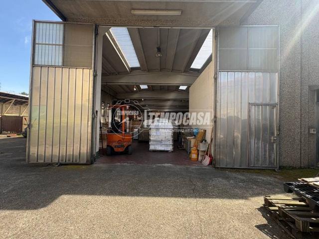 Locale Commerciale in vendita a Costa di San Giorgio, Legnano