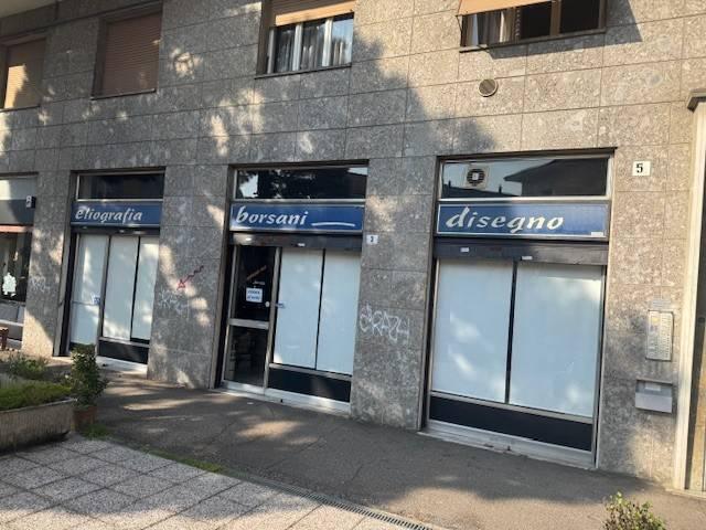 Locale Commerciale in vendita a Oltresempione, Legnano