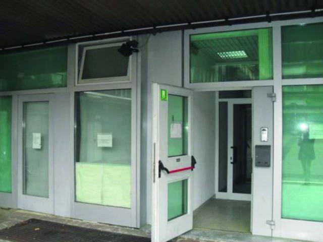 Locale Commerciale in vendita a Oltresempione, Legnano