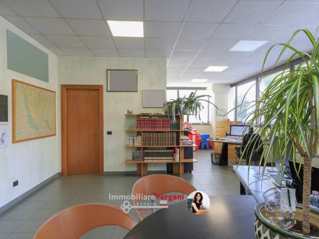 Locale Commerciale in vendita a Oltresempione, Legnano