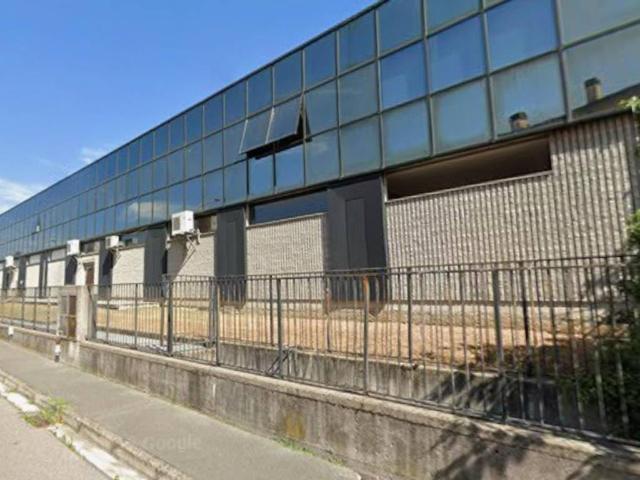 Locale Commerciale in vendita a Oltresempione, Legnano