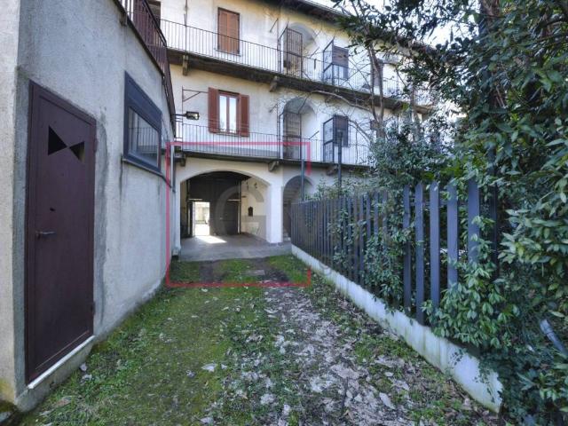 Locale Commerciale in vendita a Oltresempione, Legnano