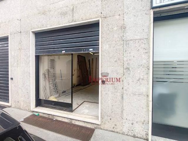 Locale Commerciale in vendita a Oltresempione, Legnano