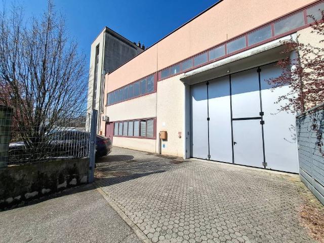 Locale Commerciale in vendita a Oltresempione, Legnano