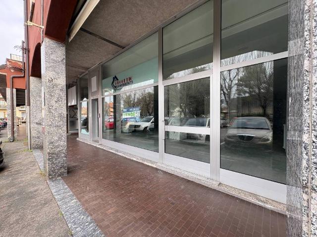 Locale Commerciale in vendita a Oltresempione, Legnano