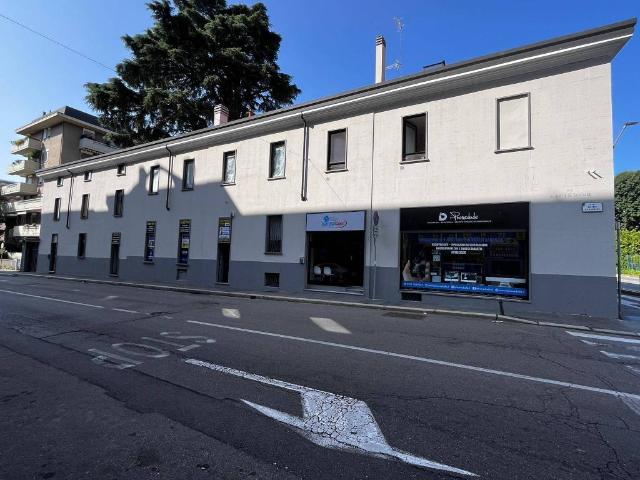 Locale Commerciale in vendita a Oltresempione, Legnano