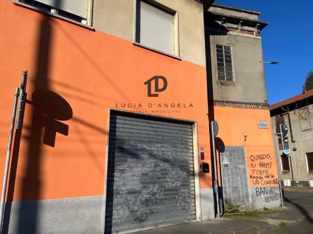 Locale Commerciale in vendita a Oltrestazione, Legnano