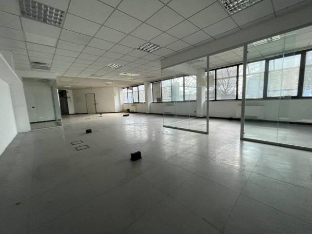 Locale Commerciale in vendita a Oltresempione, Legnano