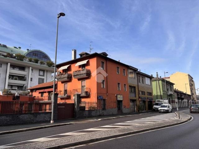 Locale Commerciale in vendita a Oltresempione, Legnano