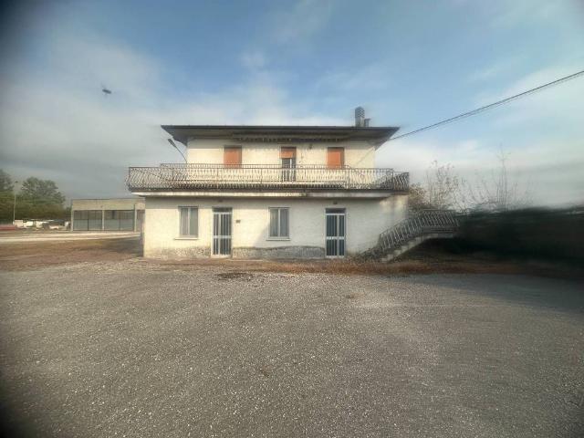 Locale Commerciale in vendita a Castelletto, Leno