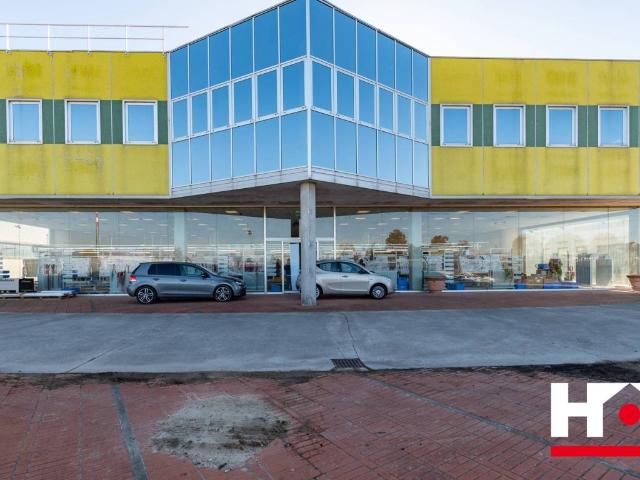Locale Commerciale in vendita a Leno, Lombardia