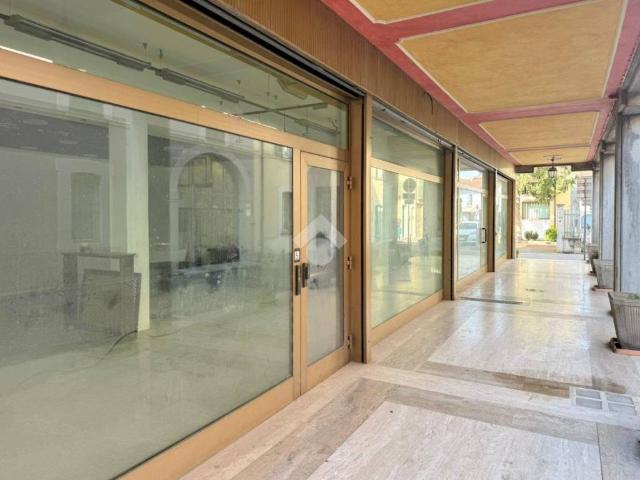 Locale Commerciale in vendita a Leno, Lombardia