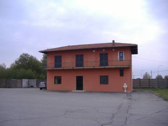 Locale Commerciale in vendita a Piemonte, Vercelli