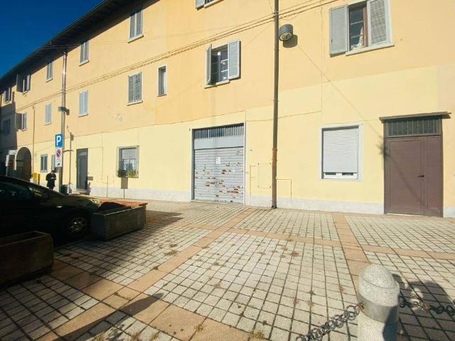 Locale Commerciale in vendita a Copreno, Lentate Sul Seveso