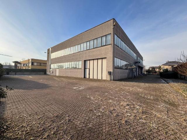 Locale Commerciale in vendita a Lentate Sul Seveso, Lombardia