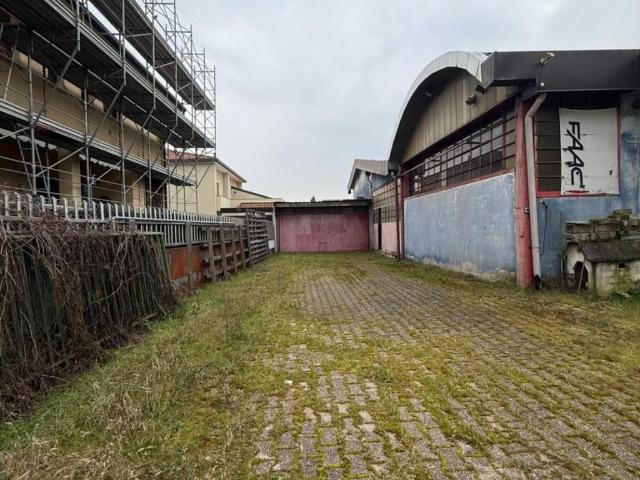 Locale Commerciale in vendita a Birago, Lentate Sul Seveso