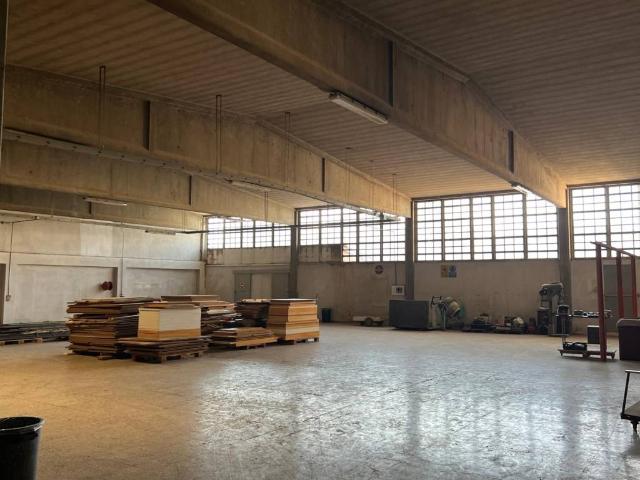 Locale Commerciale in vendita a Birago, Lentate Sul Seveso
