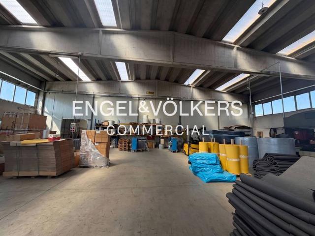 Locale Commerciale in vendita a Zona Industriale di Lentate Sul Seveso, Lentate sul Seveso