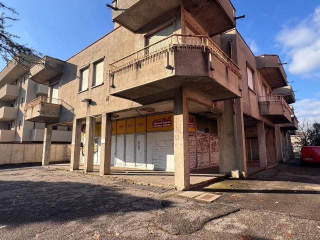 Locale Commerciale in vendita a Birago, Lentate Sul Seveso