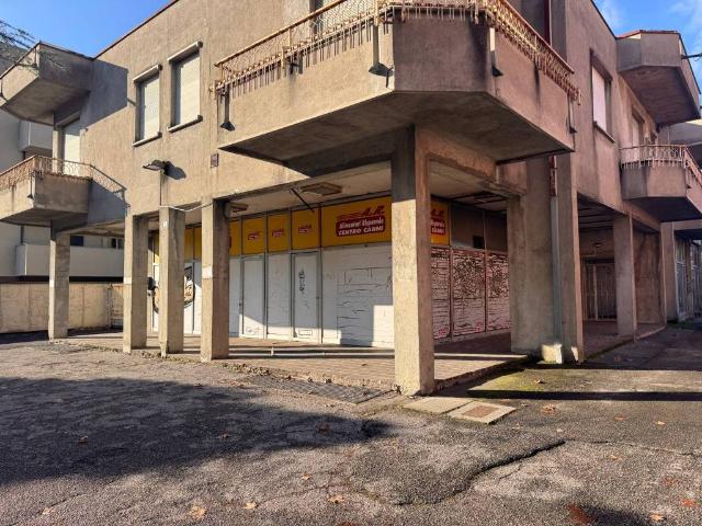 Locale Commerciale in vendita a Birago, Lentate Sul Seveso