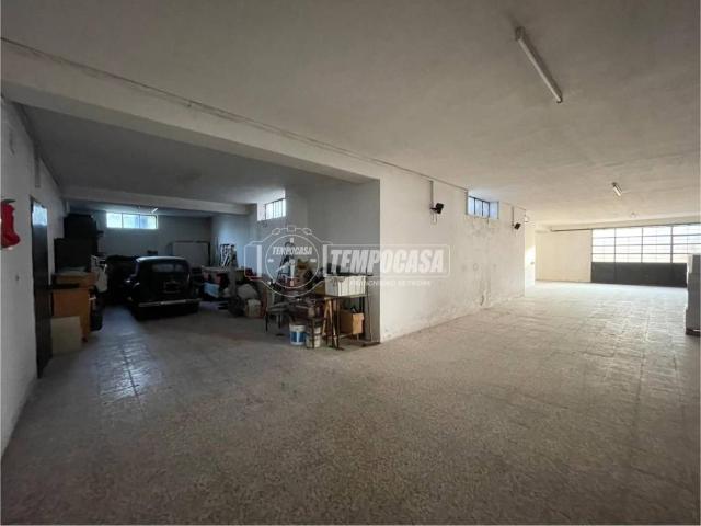 Locale Commerciale in vendita a Lentate Sul Seveso, Lombardia