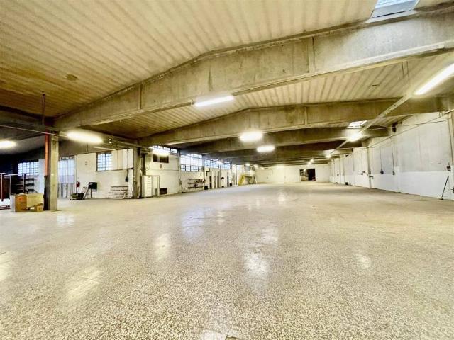 Locale Commerciale in vendita a Copreno, Lentate Sul Seveso