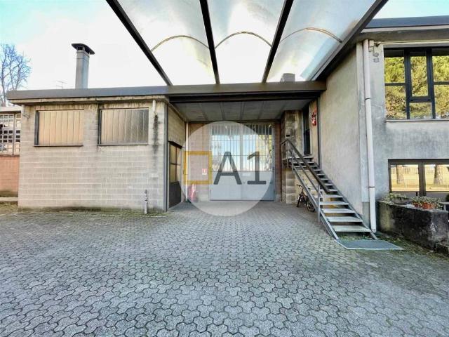 Locale Commerciale in vendita a Copreno, Lentate Sul Seveso