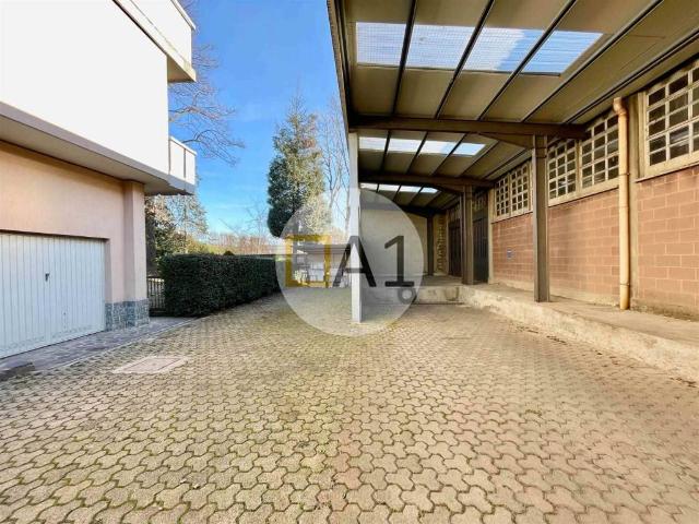 Locale Commerciale in vendita a Copreno, Lentate Sul Seveso