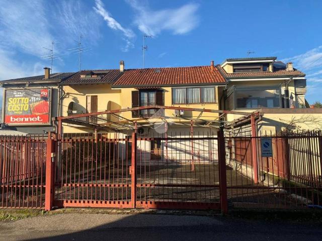 Locale Commerciale in vendita a Birago, Lentate Sul Seveso