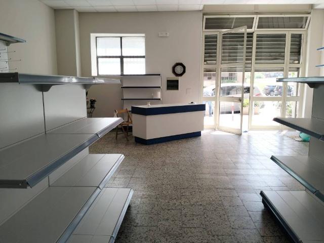 Locale Commerciale in vendita a Lentini, Sicilia